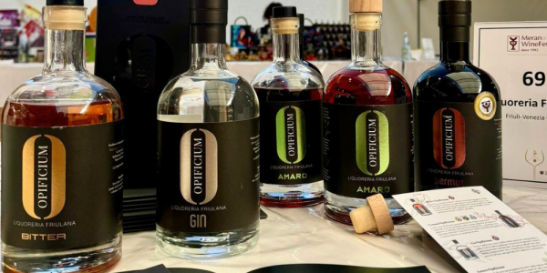 Liquoreria Friulana trionfa a Merano: il Cocolâr, nocino di Spilimbergo, conquista la medaglia d’oro